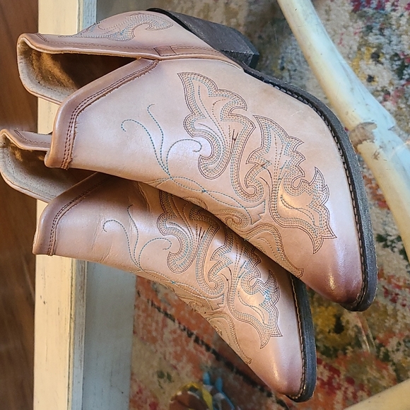 Circle G Shoes - Circle G tan booties